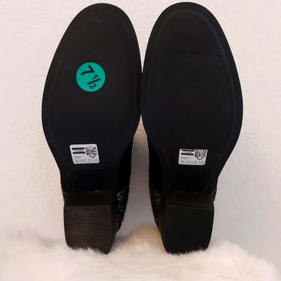 Womens Tom's Black Suede Booties - Picture 8 of 9